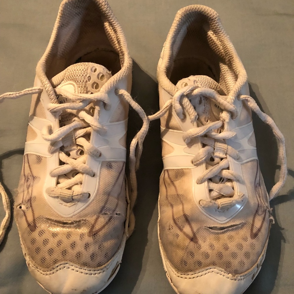 Nfinity Vengeance cheer shoes youth 4.5